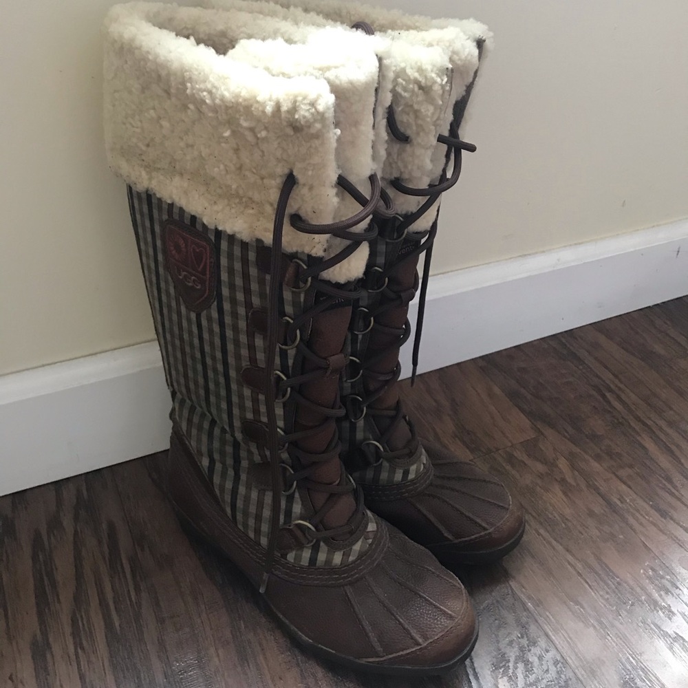 7.5 women’s Sherpa lined Ugg boots - Picture 2 of 8
